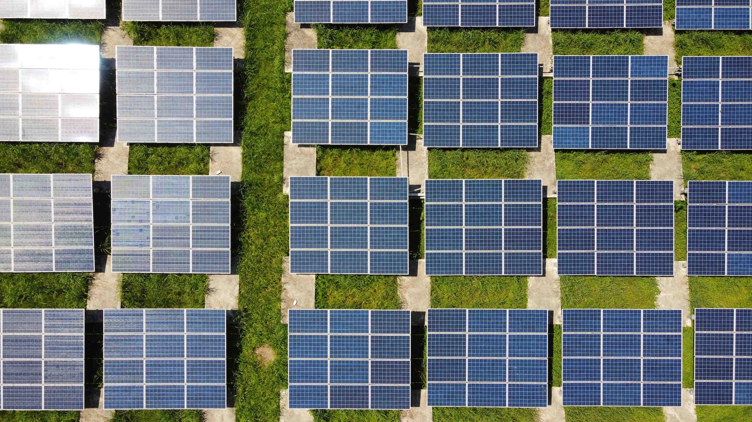 Solar Anlage Klimaschutz mit Sonnenenergie - Foto Anders J via Unsplash